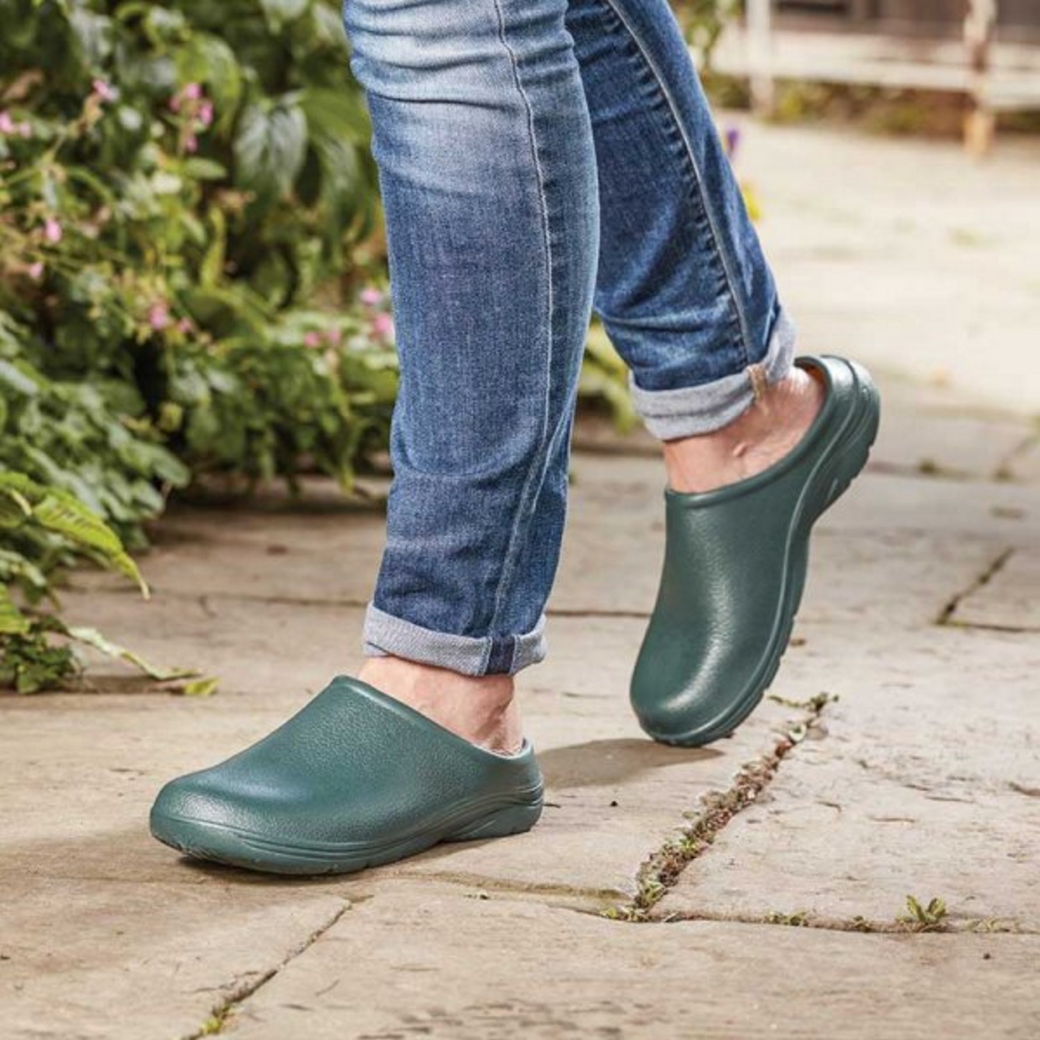 Clogs green sale